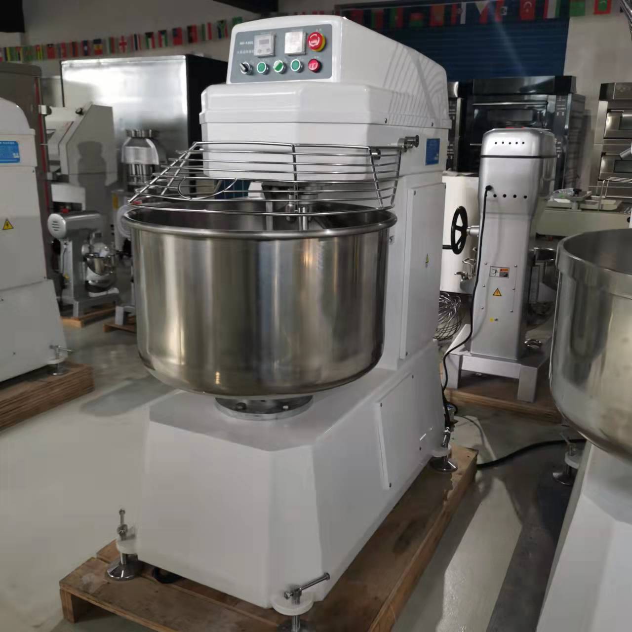 Commercial Dough Mixer 100kg P - مراجعة Commercial Kitchen Mixers Dough Mixer وسعره