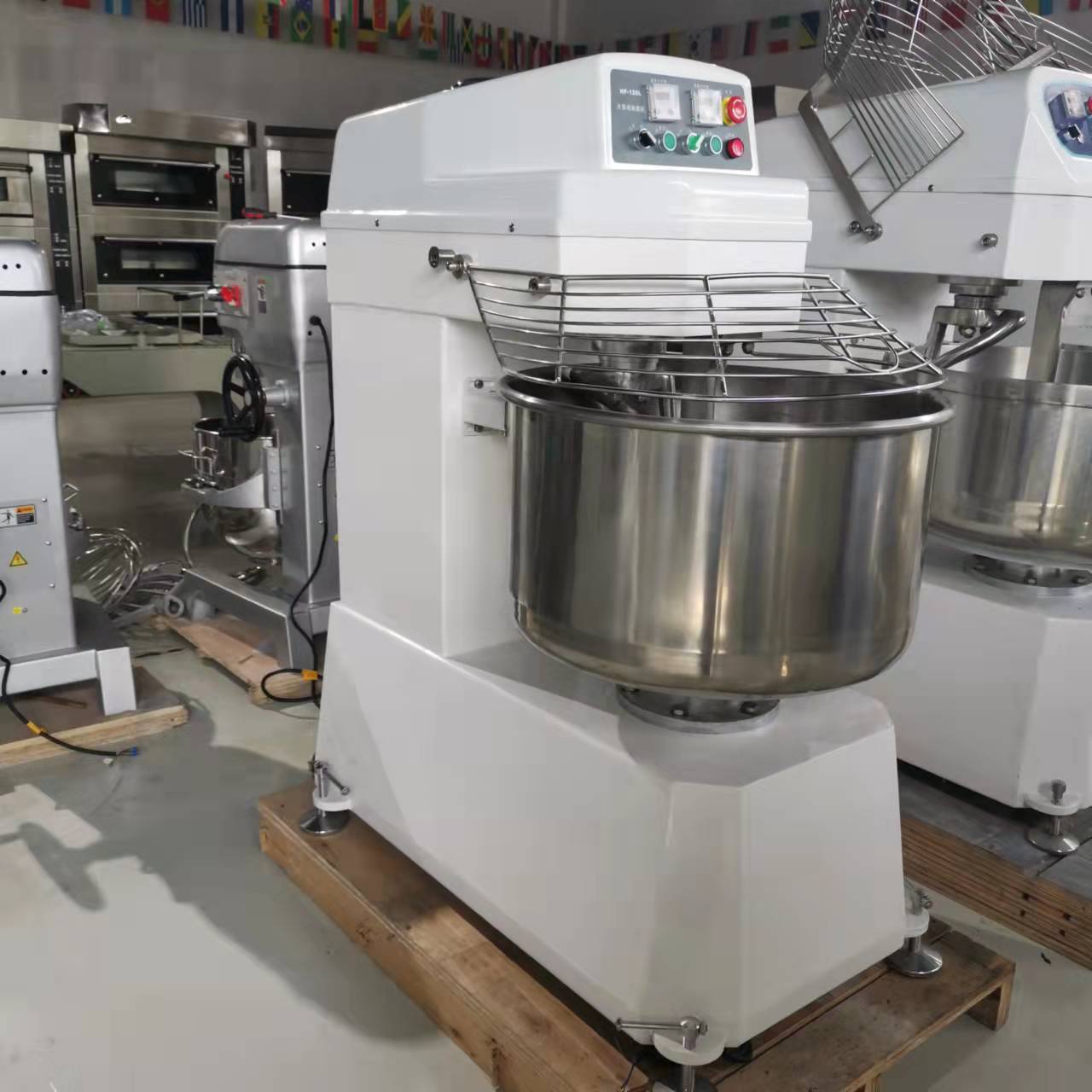 Commercial Dough Mixer 100kg P - مراجعة Commercial Kitchen Mixers Dough Mixer وسعره